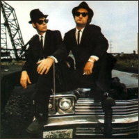 Fota z filmu Blues Brothers, główni bohaterowie.